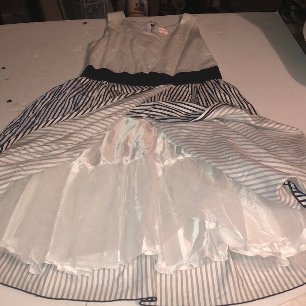 Dress - Picture 2 of 4